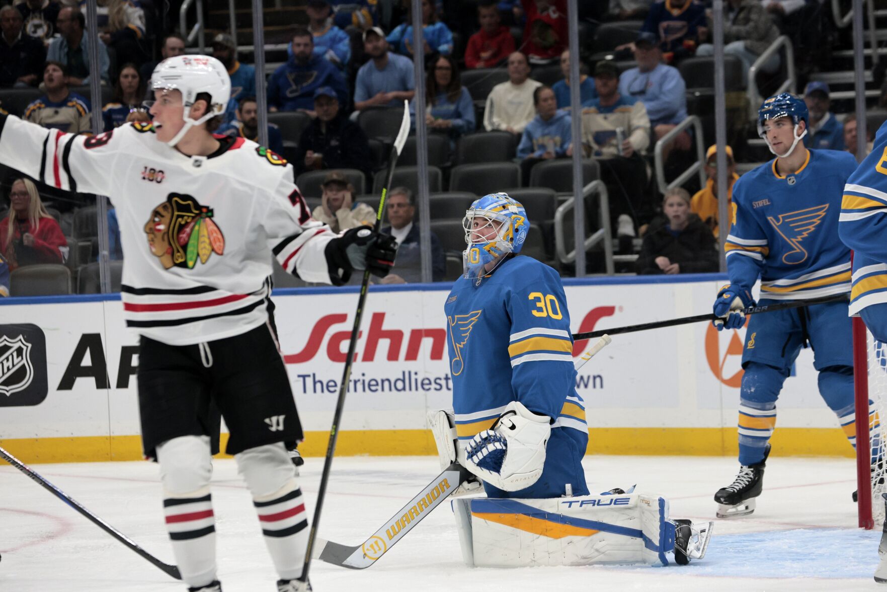 The 最新杏吧原创 Blues host Chicago Blackhawks